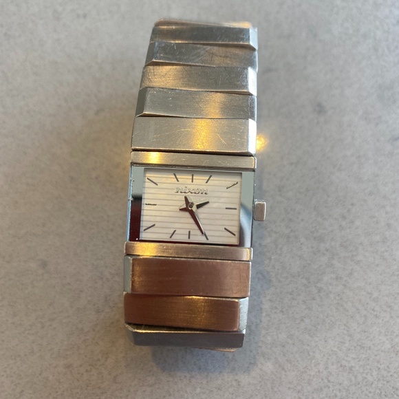 Nixon Siren Women's Watch in Silver w/ White Face - Picture 1 of 4